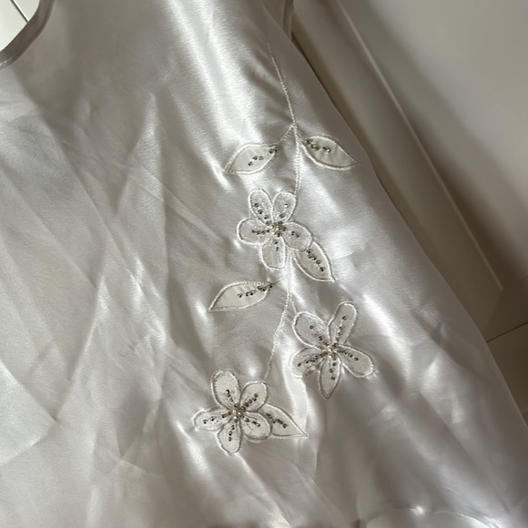 Women’s robe and slip set - Picture 8 of 10